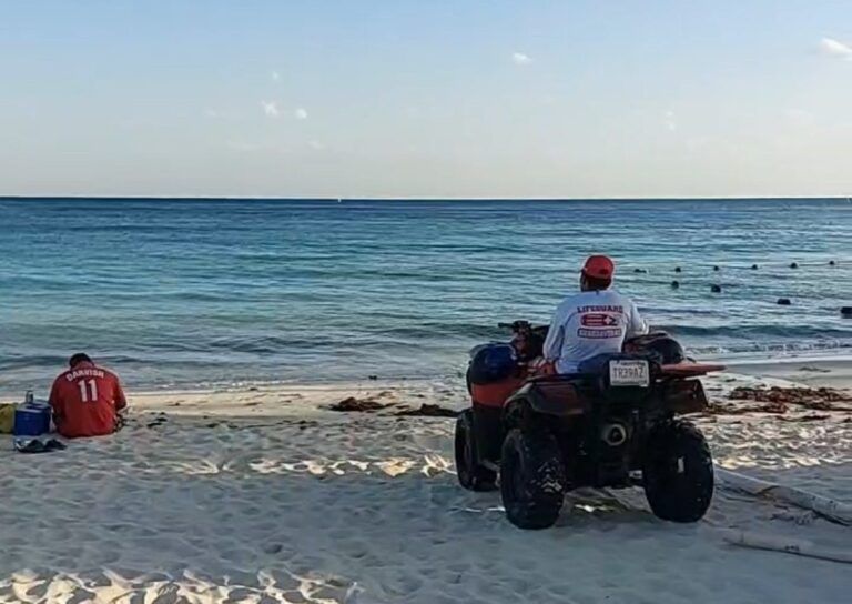 Rescatan a argentina que ingresó al mar en Playa del Carmen para remar con una tabla