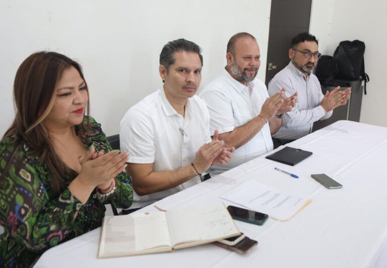 Capacitan a servidores públicos de Puerto Morelos en la integración de expedientes y licitaciones para obra