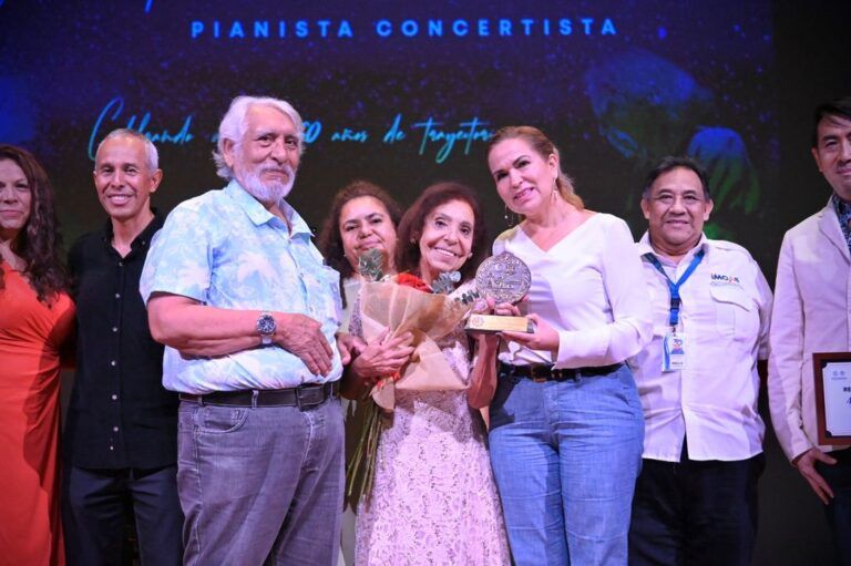 Homenajean a pianista y concertista Teresita Delgado en Solidaridad