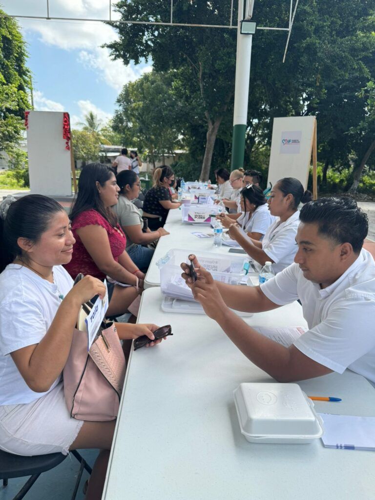 Entregan tarjetas del programa “Mujer es Poder” a beneficiarias de Puerto Morelos