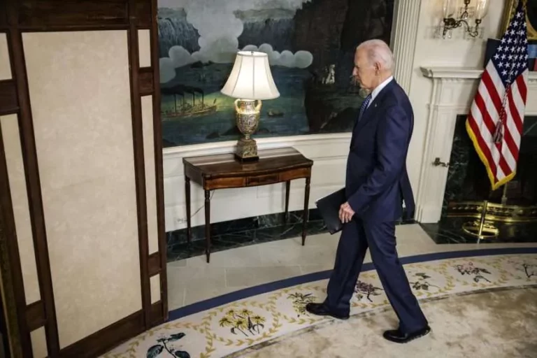 Republicanos urgen al gabinete de Biden a que lo inhabiliten como presidente