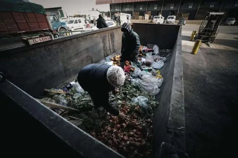 Pobreza en Argentina sube al 57.4 %, la más alta en 20 años
