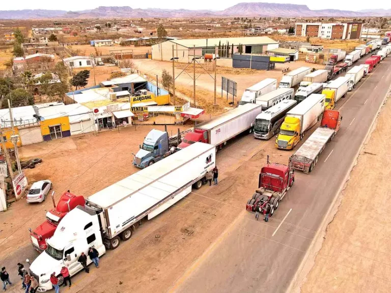 Hartos de inseguridad, paralizan carreteras; transportistas protestan en diversas zonas