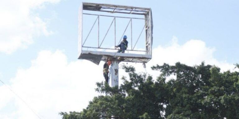 Retira gobierno de BJ espectaculares por representar un riesgo
