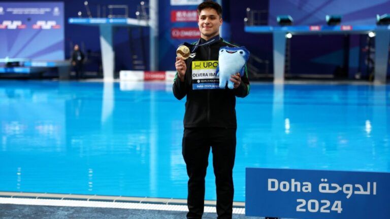 Triunfa Osmar Olvera en el trampolín de un metro en Doha