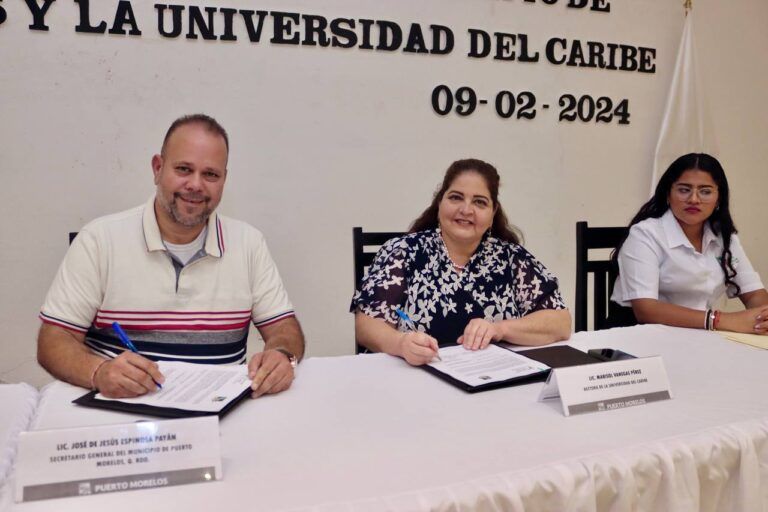 Gobierno de Puerto Morelos y Unicaribe firman convenio para impulsar la educación de los trabajadores municipales