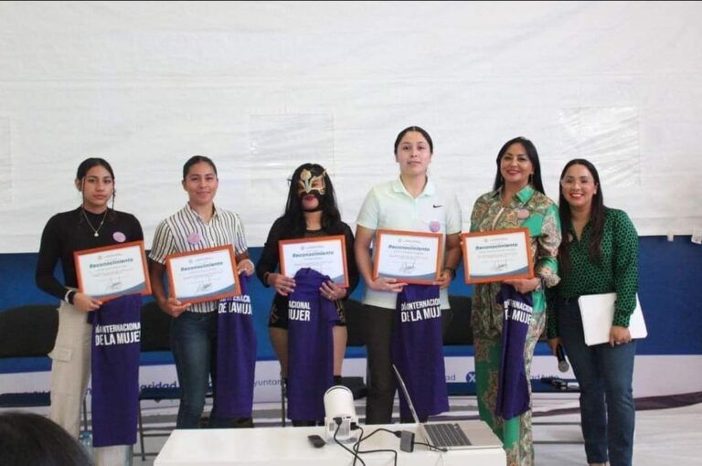 Destacan logros de las mujeres en el deporte de contacto