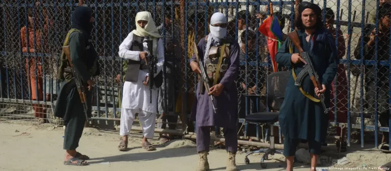 “El placer entre hombres es común entre los talibanes”