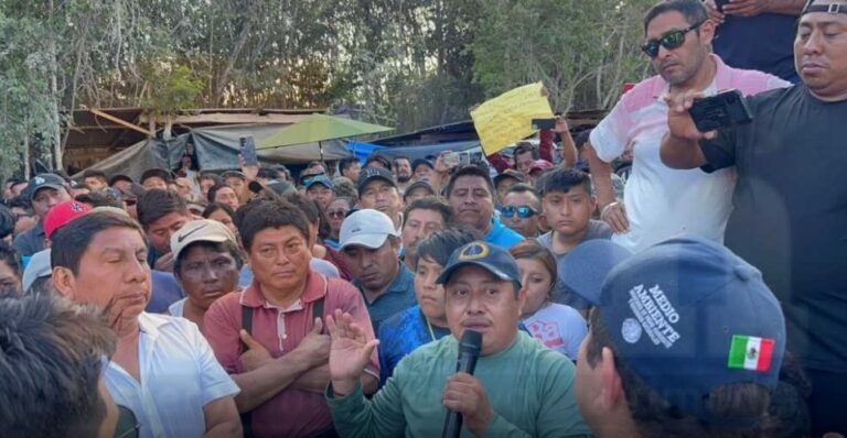 Logran acuerdo, pero continúa bloqueo hacia ‘Los Chunes’ por reclamos en obras del Tren Maya