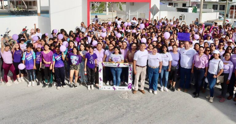 Realizan la “Caminata Morada” para conmemorar el Día Internacional de la Mujer