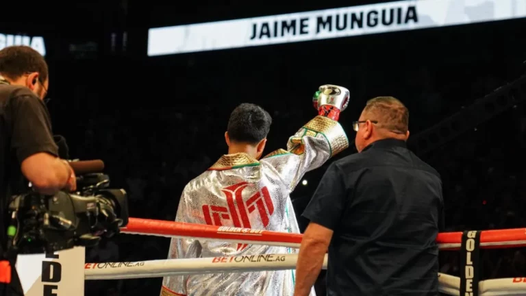 Canelo defiende su pelea ante Munguía