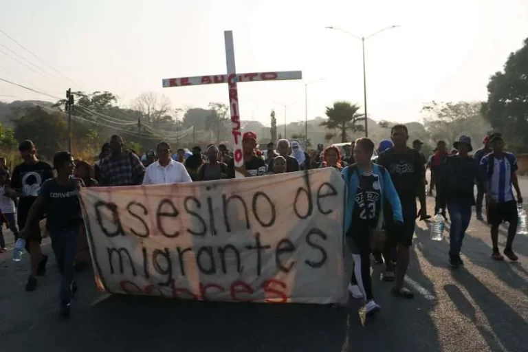 ‘Viacrucis’ de 3,000 migrantes parte de Chiapas para pedir mejores condiciones