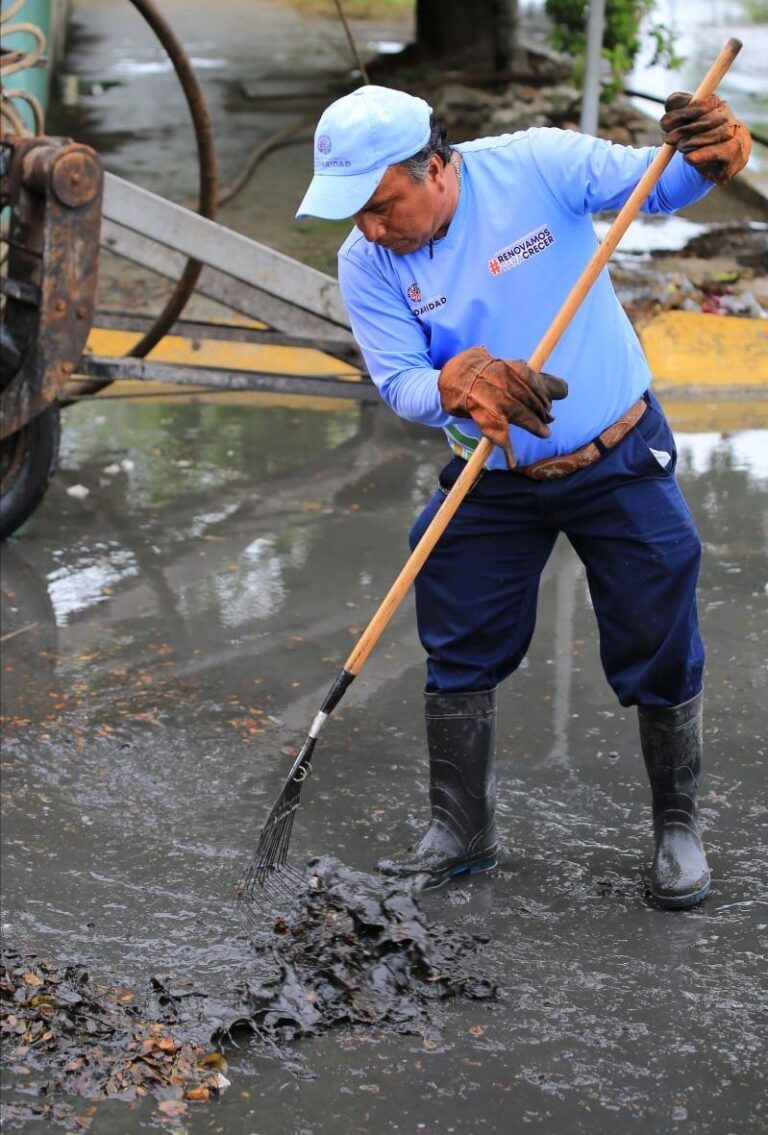 Reparan problemas de alcantarillado para garantizar salud