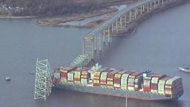 Cómo ocurrió el choque de un barco contra uno de los principales puentes de Baltimore
