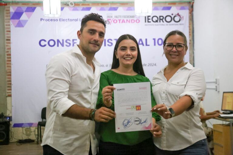 Majo Osorio recibe constancia como candidata a diputada local