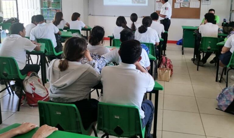 Dan pláticas de inclusión a estudiantes de Bachilleres de Puerto Morelos