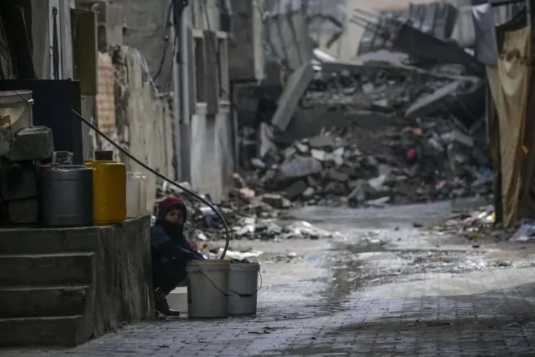 Amnistía advierte de que el mundo está al borde del colapso del derecho internacional