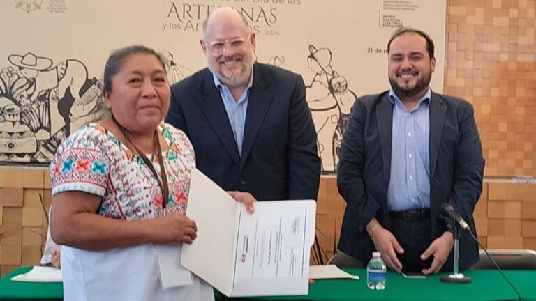 Artesana de Kopchén representa a México en el Premio Iberoamericano de Artesanías