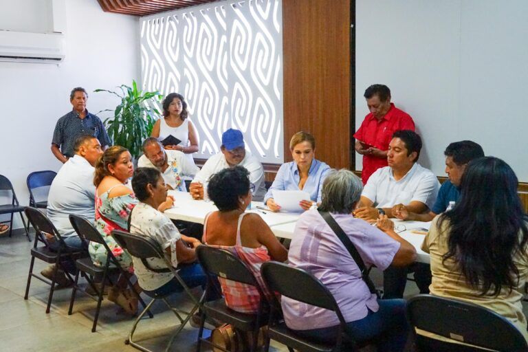 Gobierno de Solidaridad logra acuerdos con comerciantes, músicos y bazaristas
