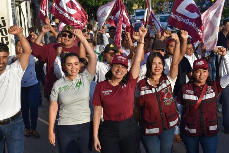 Recorre Estefanía Mercado la colonia Ejido para escuchar problemáticas y ofrecer soluciones