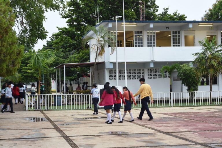 Este 8 de abril regresan de vacaciones de Semana Santa 469,536 estudiantes de todos los niveles