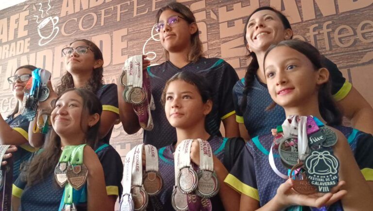 Presentes quienes representarán a Quintana Roo natación artística en los Juegos Conade 2024