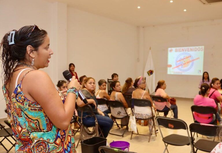 Capacitan a mujeres emprendedoras de Puerto Morelos sobre primeros auxilios