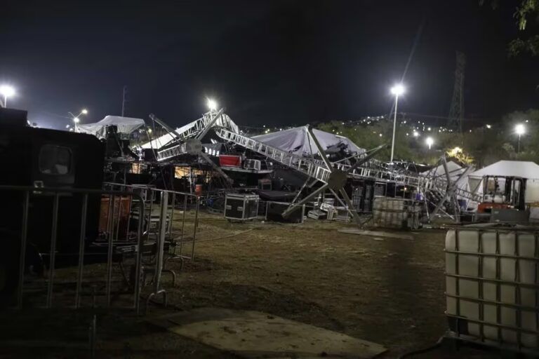 Nueve muertos y 60 heridos por colapso de templete en mitin de Máynez