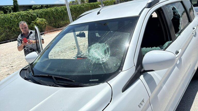 Taxistas olvidan “acuerdo” y agreden a operadores de Uber