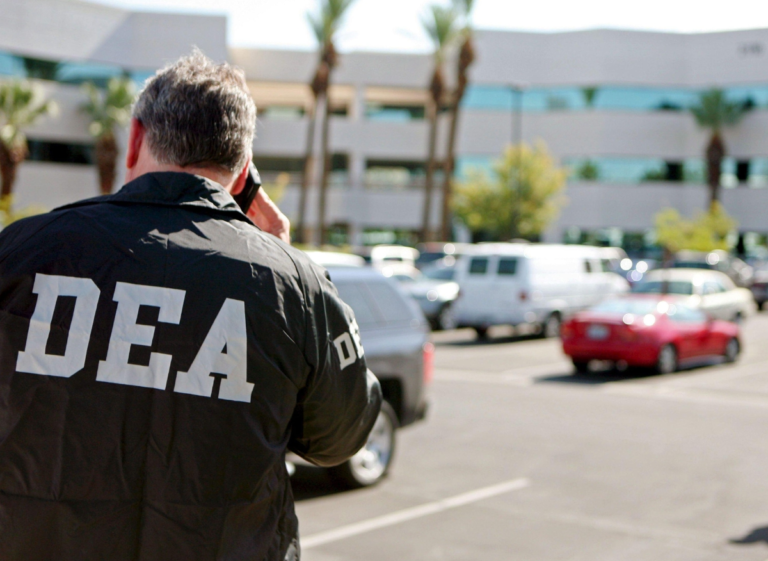 Denuncia la DEA 8 meses de espera para obtener visas