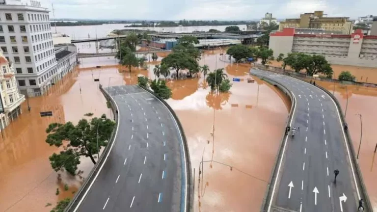 Ascienden a 75 los muertos en Brasil por inundaciones en Río Grande