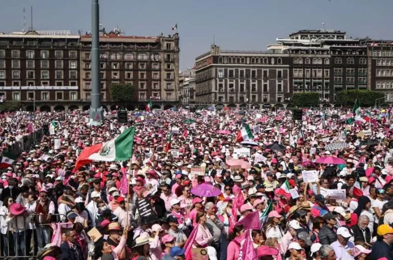 Experredistas controlan a la marea rosa, a Xóchitl y al PRIAN