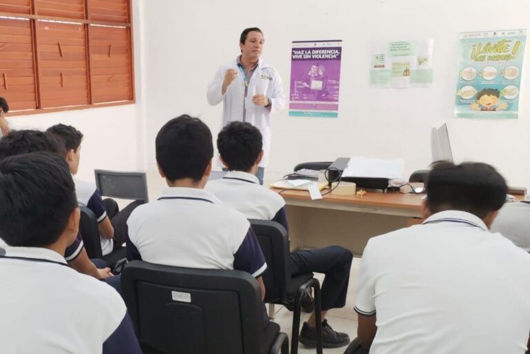 Dan plática informativa a jóvenes de Puerto Morelos sobre drogadicción y tabaquismo