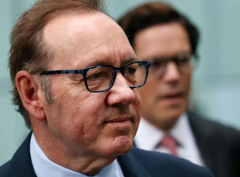 El actor Kevin Spacey niega nuevas acusaciones de comportamiento inapropiado con hombres