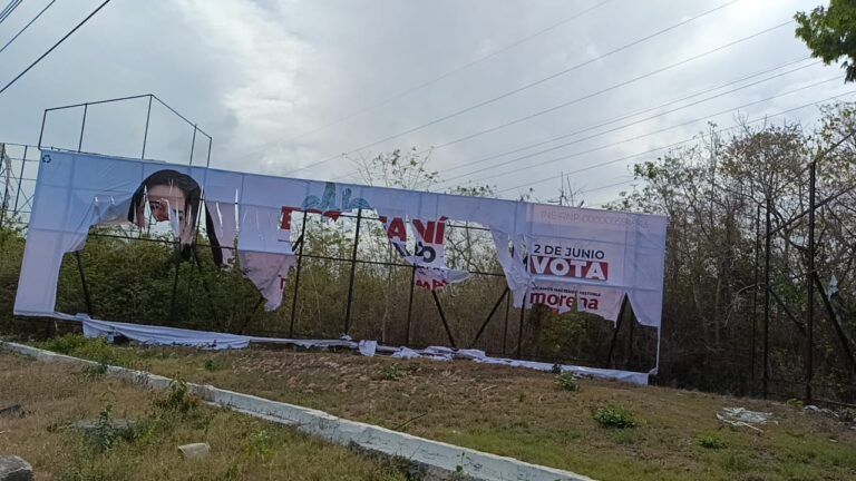 Destruyen propaganda espectacular de Estefanía Mercado a unos metros de la policía municipal