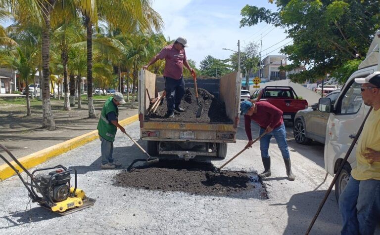 Gobierno de Puerto Morelos intensifica labores de bacheo luego de las intensas lluvias