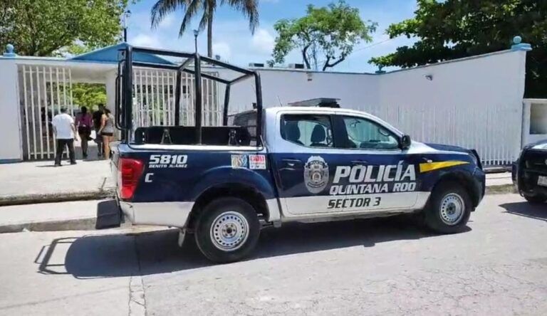 Reporte de alumno armado en secundaria de Cancún genera movilización policiaca