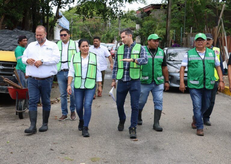 Recorre Blanca Merari zonas de Puerto Morelos afectadas por las lluvias