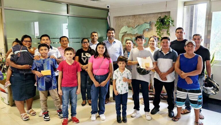 La CROC Quintana Roo otorga becas a hijos de trabajadores