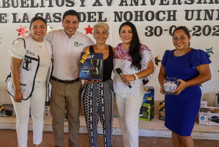 Celebra Blanca Merari con abuelitos el XV Aniversario de la Casa del Adulto Mayor “Nohoch Uinic”