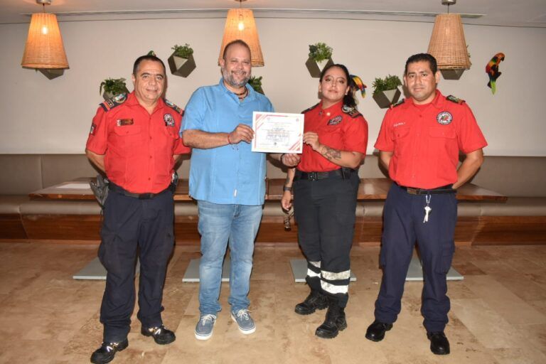 Festejan a tragahumos de Puerto Morelos