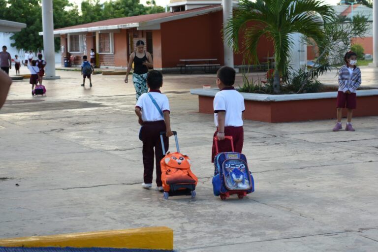 Supervisa la gobernadora Mara Lezama escuelas para regreso a clases