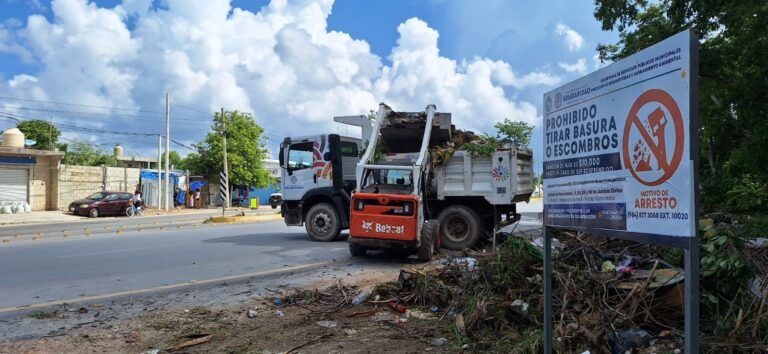 Trabajadores de Solidaridad eliminan micro tiradero de basura en la Avenida Lilis