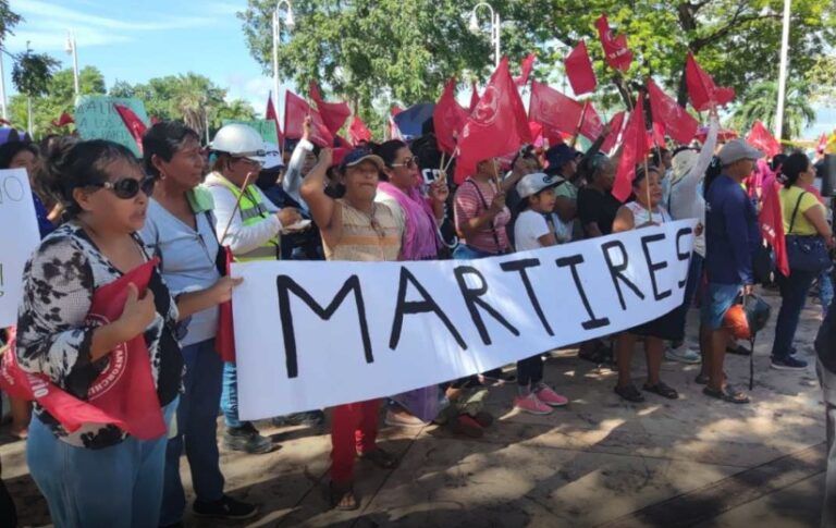 Protestan antorchistas por clausura de colonias irregulares en Chetumal