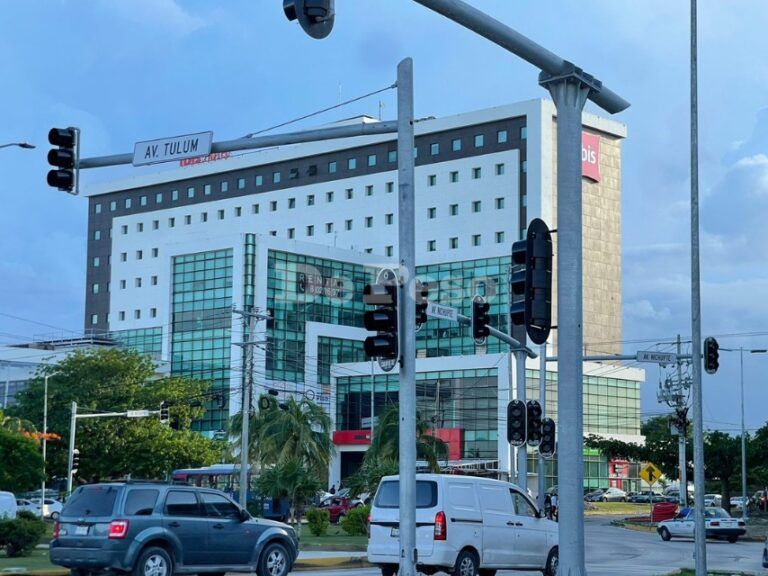 Apagones segmentados afectan a cientos de familias en Cancún; la CFE no da explicación alguna