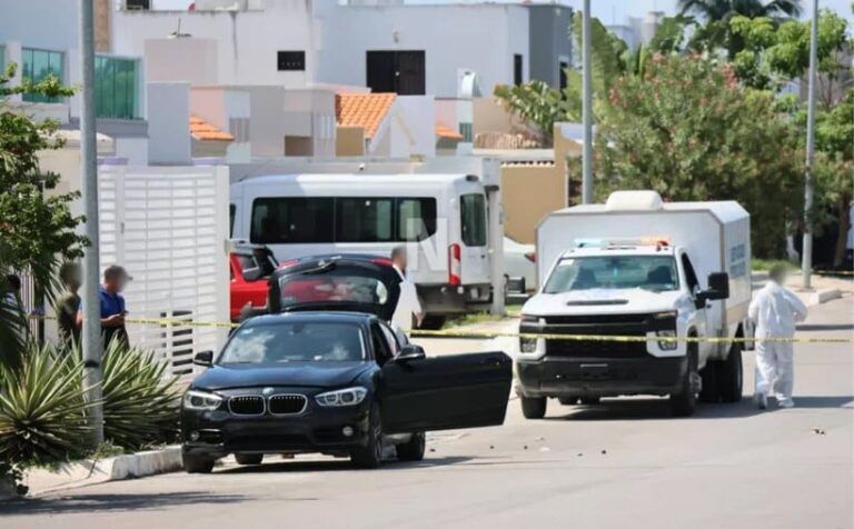 Asesinan a balazos a contador antes de bajar de su auto en Gran Santa Fe de Cancún