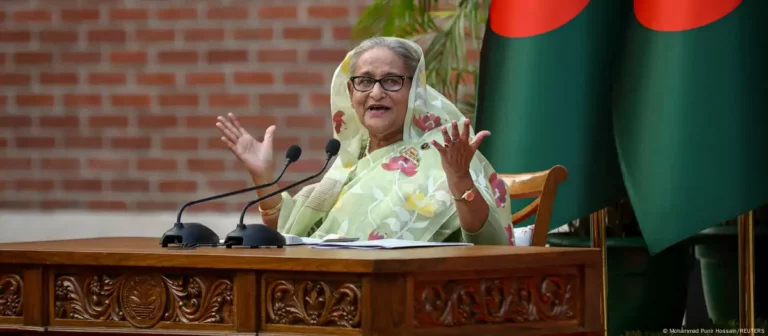 Acaba una era en Bangladés con la renuncia de Sheikh Hasina