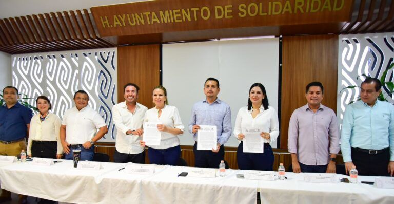 Inicia la transición en Solidaridad; se reúnen Estefanía Mercado y Lili Campos