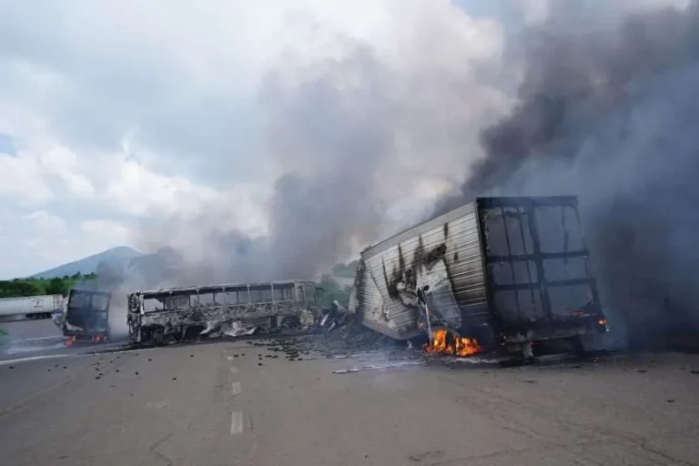 Enfrentamientos en Michoacán dejan 9 muertos; comunidades se levantan en armas contra el crimen organizado