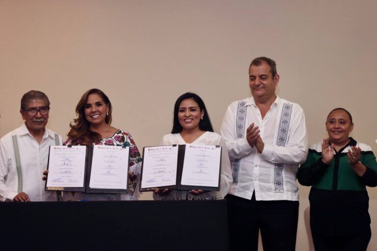 Firma Blanca Merari el acuerdo del Nuevo Agrarismo en Quintana Roo
